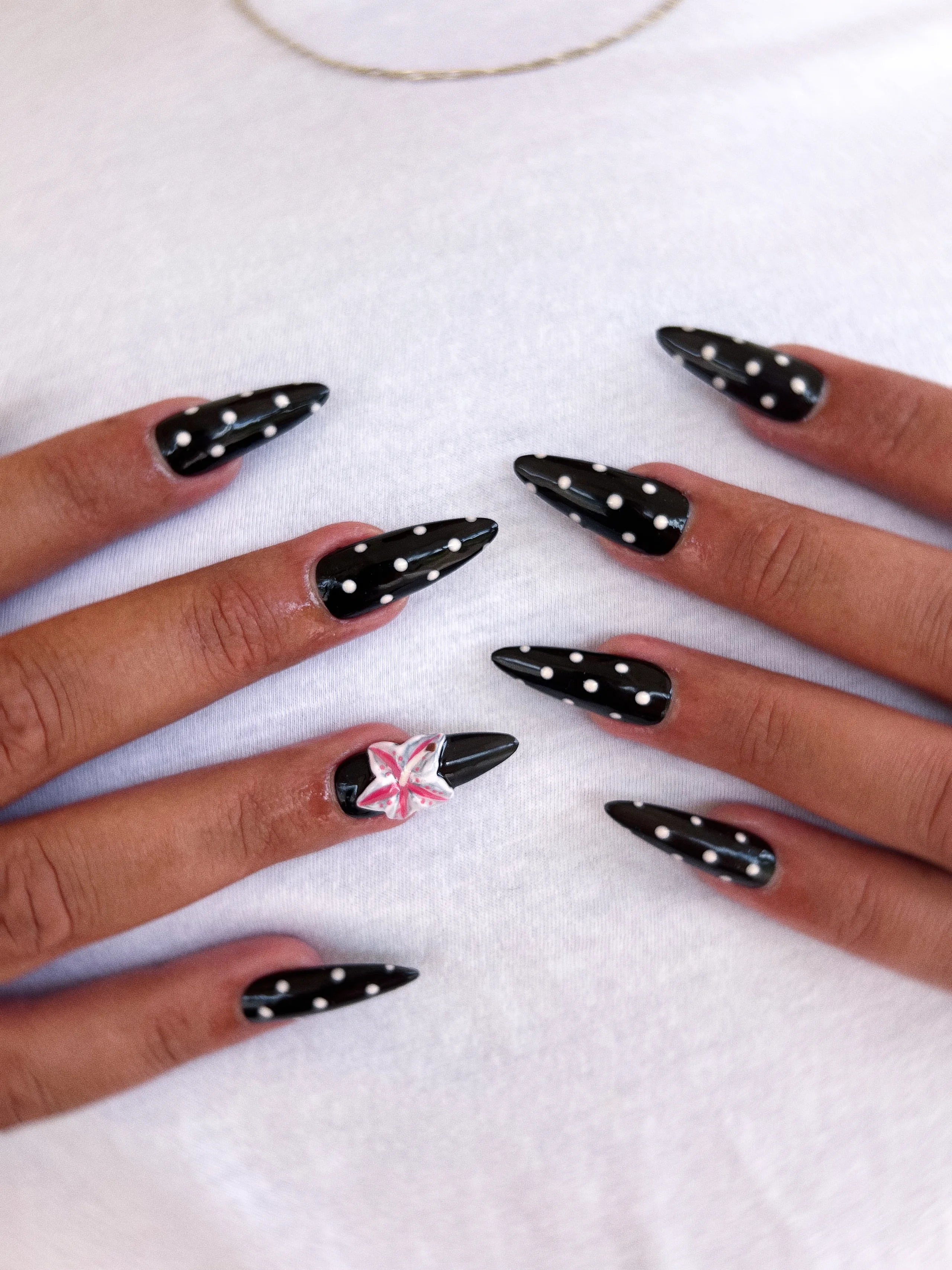 Lily Press-On Nail Set